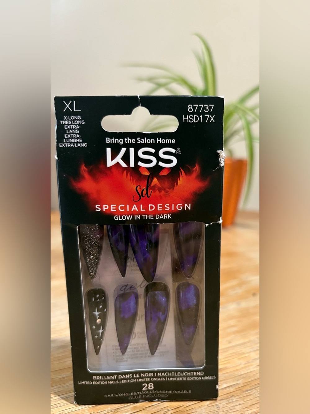 Plastic press-on nails, Kiss Special Design Halloween Glow-in-the-Dark XL Stilet